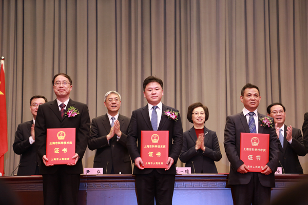前排中间为手外科徐文东教授.jpg