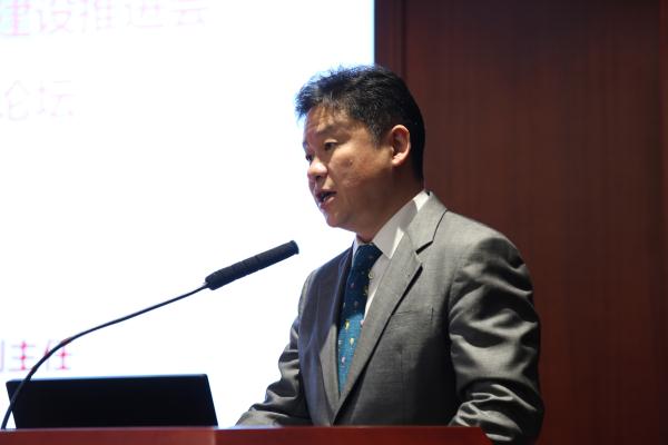 华山医院徐文东副院长主持会议并汇报中心建设情况.jpg