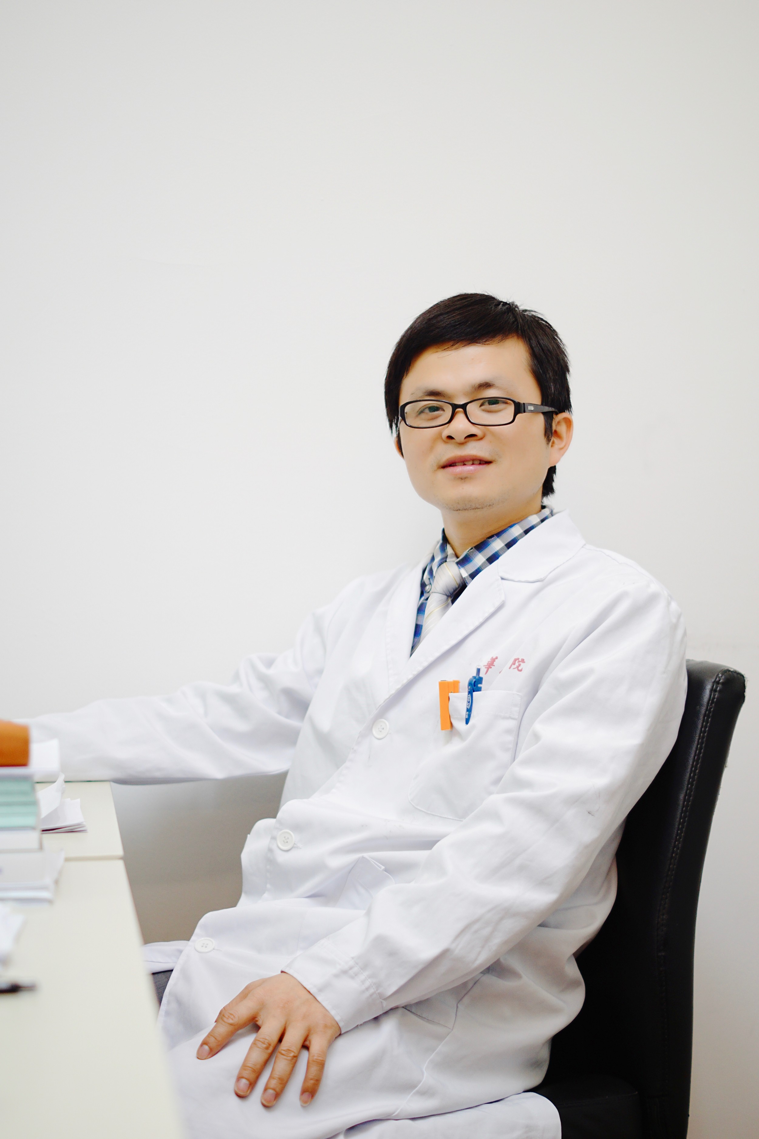 李明博士