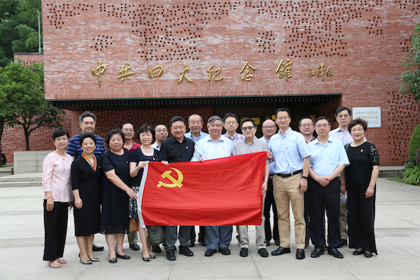 15628229521276.jpg 合影.jpg