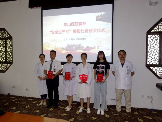15647203561798.jpg 为三等奖作品颁奖.jpg