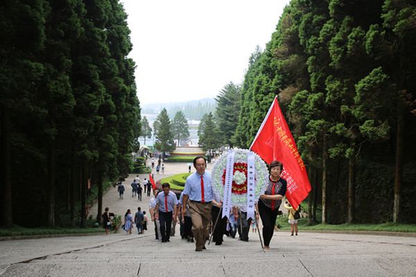 15669222423298.jpg 4井冈山革命烈士陵园_副本.jpg
