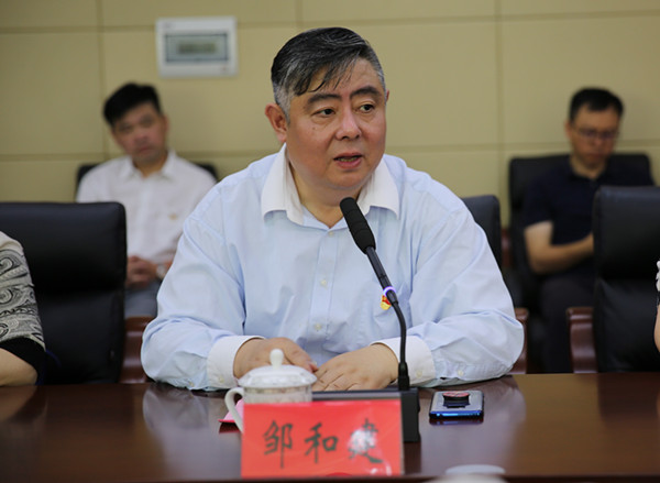 15669223479162.jpg 6华山医院党委书记邹和建_副本.jpg