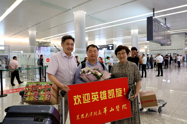 15682503917009.jpg 迎接方堃_副本.jpg
