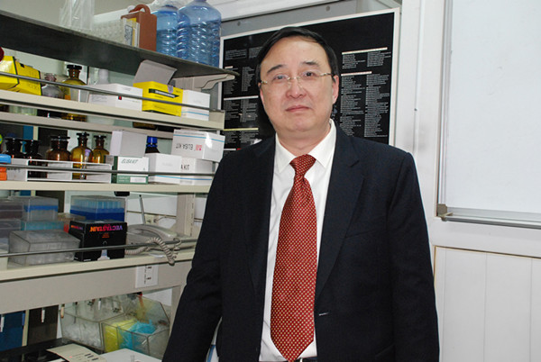 15715519854154.jpg 洪震教授2_副本.jpg