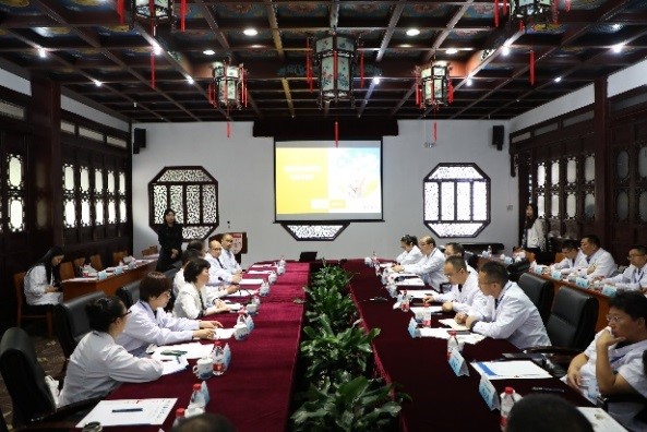 15723974476180.jpg 座谈.jpg