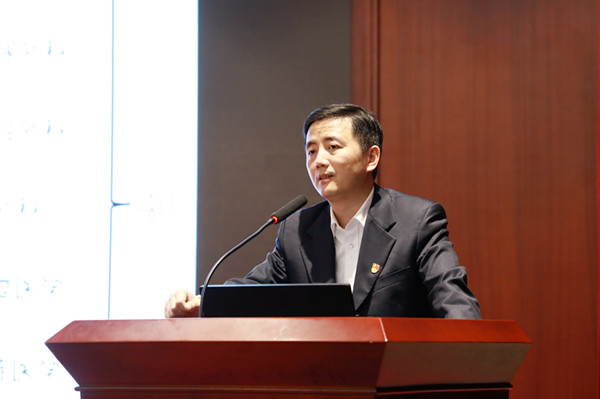 15764914931300.jpg 罗力教授_副本.jpg