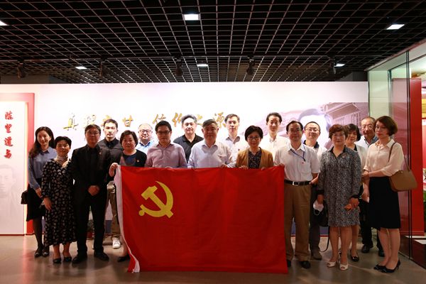 合影（无口罩）_副本.jpg