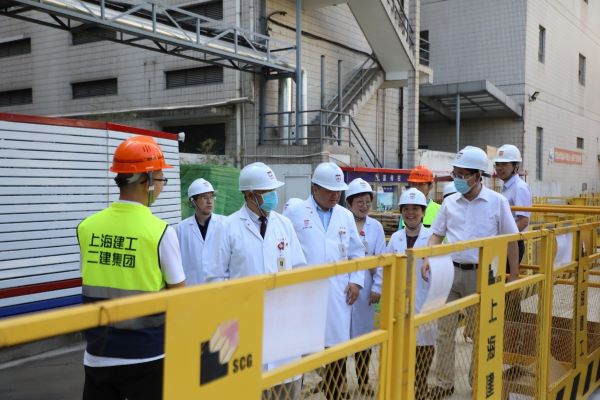 15978433708545.jpg 1院领导视察建设工地1.jpg