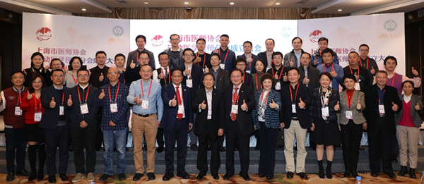 4运动医学医师分会全体委员与嘉宾合影留念_副本.jpg