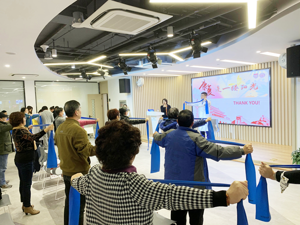 16152776785017.jpg 华山医院医务社工部牵头的“康友乐”社区老年健康关怀计划启动仪式成功举办11.jpg