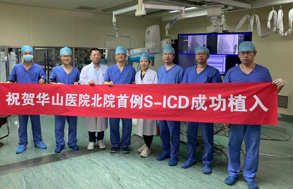 16160665033925.jpg 1手术团队合影(左3:陈刚,左4:朱军,右3:金波,右4:郁文)_副本.jpg