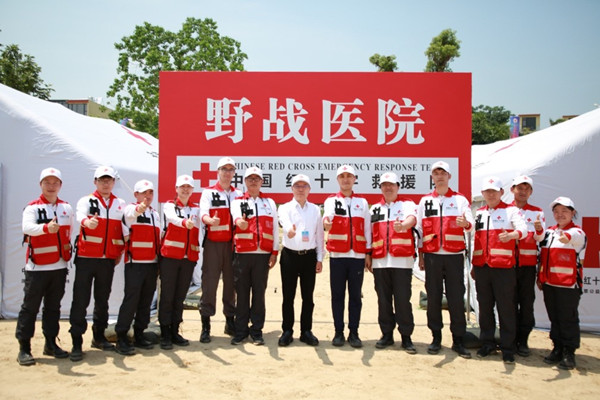 5 华山医院演练队伍合影_副本.jpg