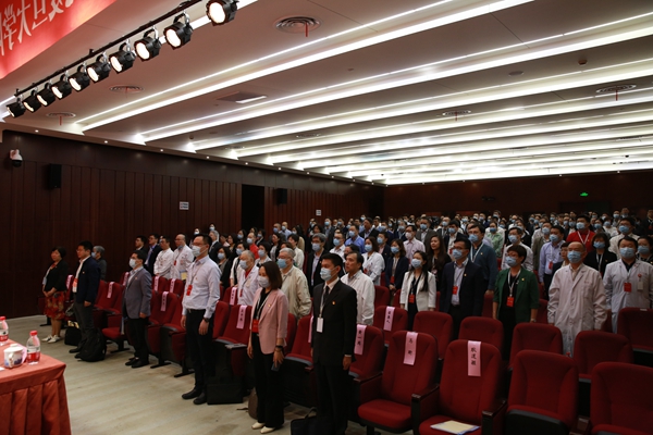 2大会开幕奏唱国歌.jpg
