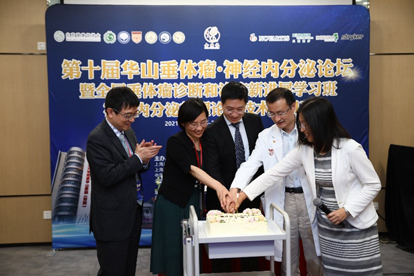 16224732787637.jpg 李益明、叶红英、王镛斐、赵曜、张朝云教授为论坛十周岁生日切蛋糕.jpg