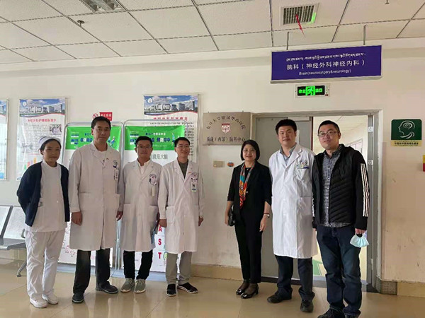 16227351397271.jpg 5与华山援藏专家李培良合影_副本.jpg