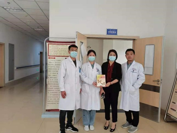 16227352726219.jpg 8朱玉连赠送“康复是一缕阳光”一书_副本.jpg