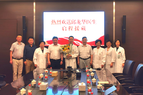 华山医院放射科邱龙华医生启程援藏_副本.jpg