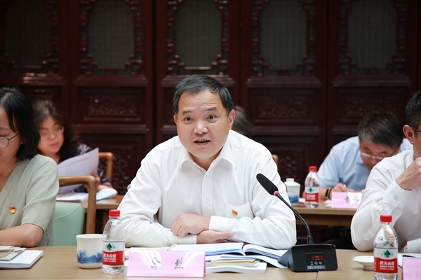 16343049935241.jpg 巡视组领导俞.JPG