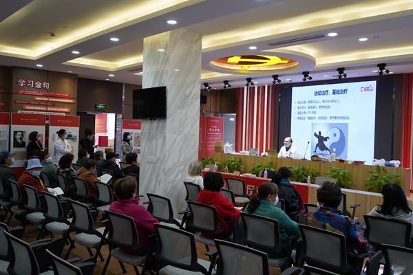 “甜蜜”的关爱、真挚的问候——华山医院虹桥院区开展“世糖日”义诊