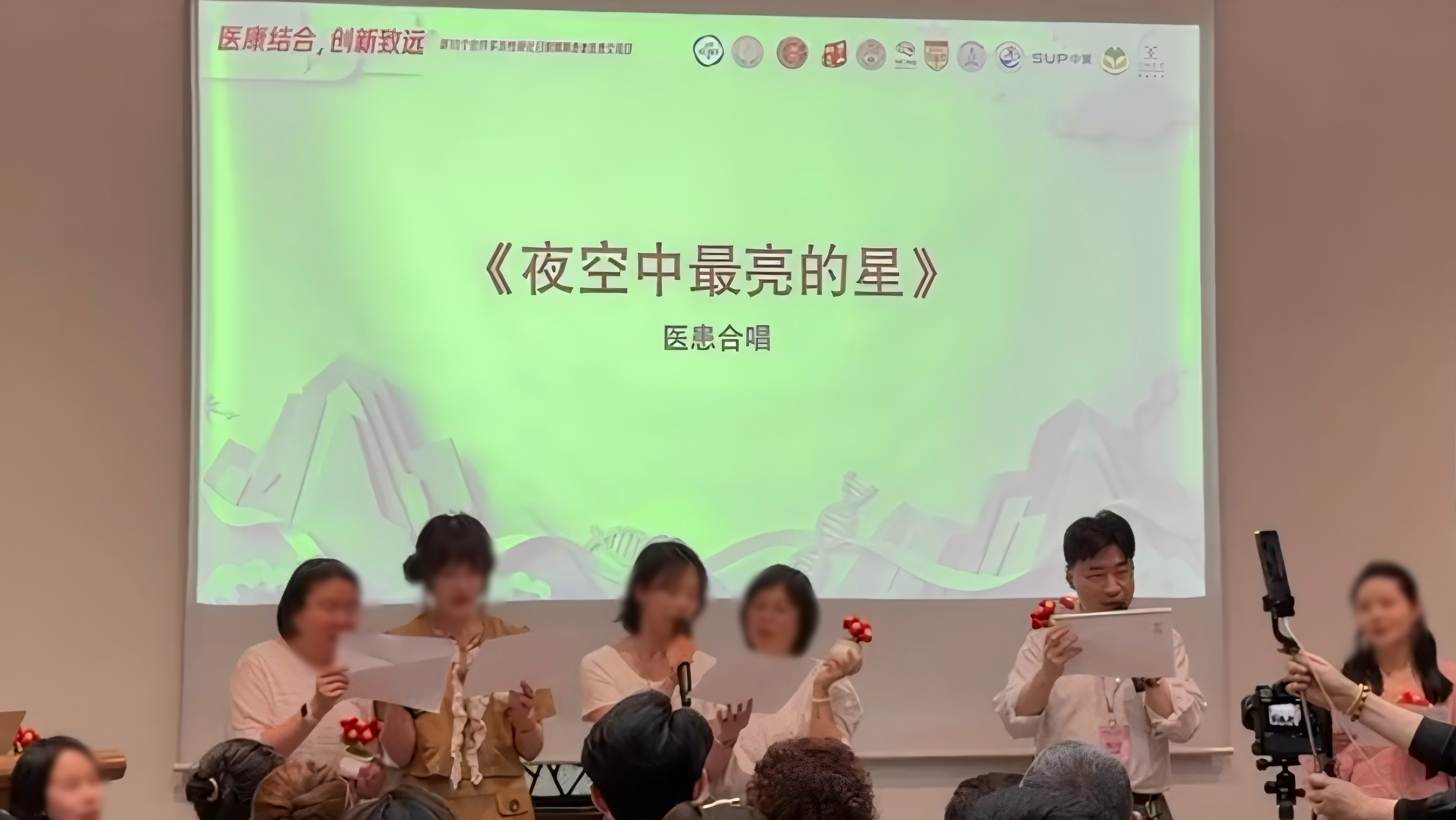 七年携手，歌唱、绘画、交谈，华山花园里的另一种“治疗”